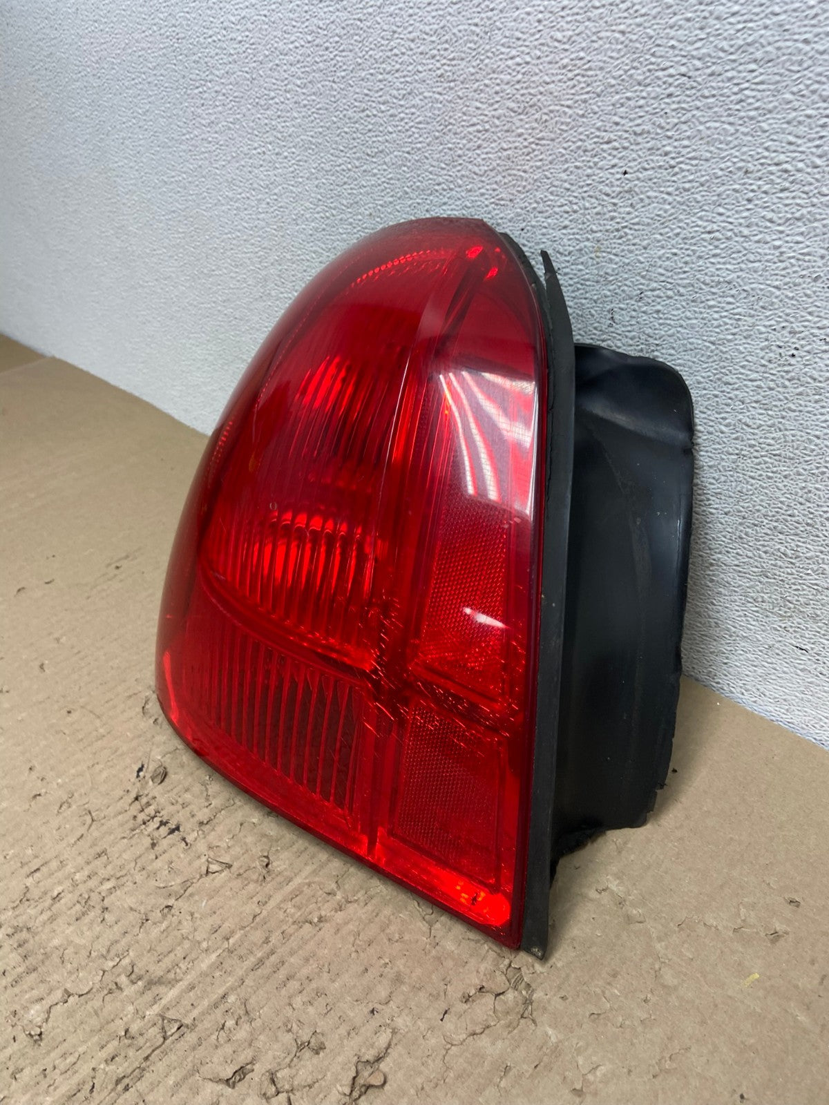 2003 to 2011 Lincoln Town Car Left Driver Lh Side Tail Light AE2896 LK1
