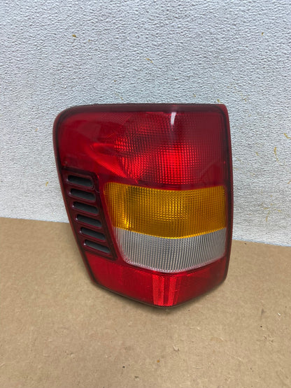 1999 - 2004 Jeep Grand Cherokee WJ Left Driver Lh Tail Light AI2629 LK0