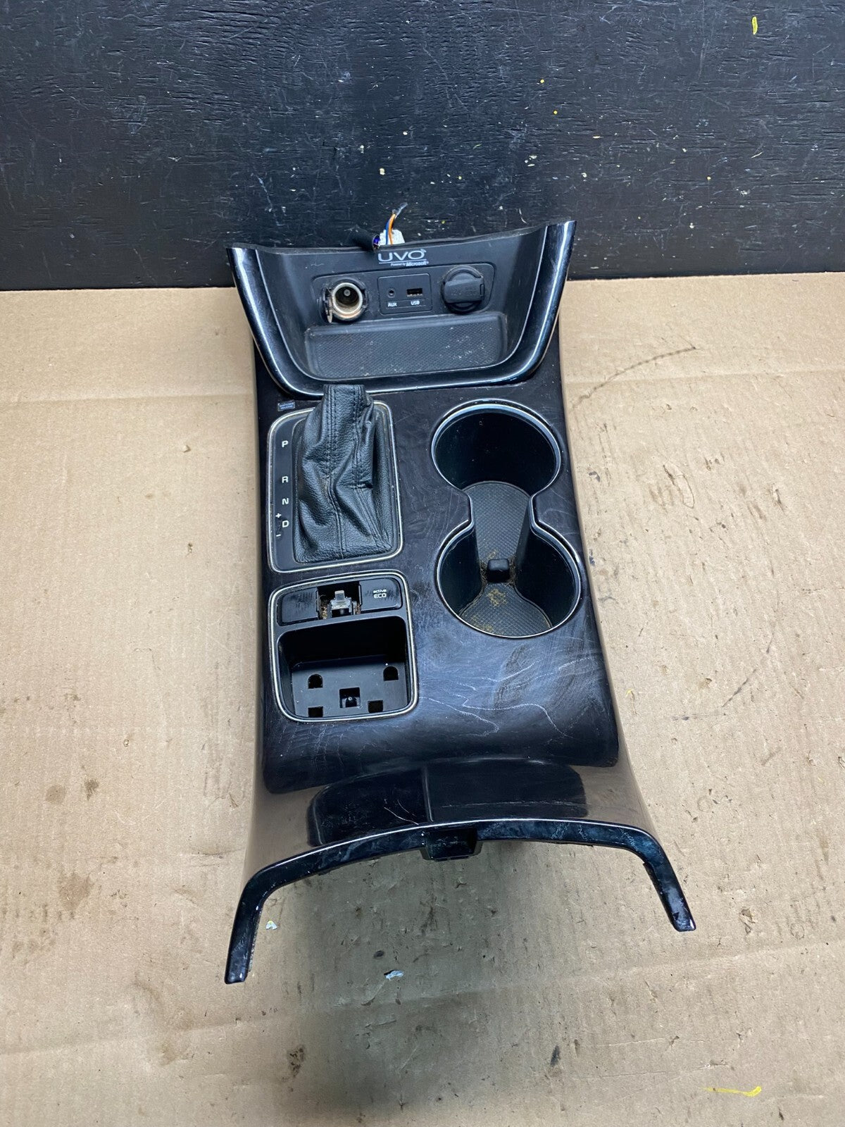 2013 to 2015 Kia Sorento Center Console Shifter Bezel Trim Cup Holder O6912 DG0