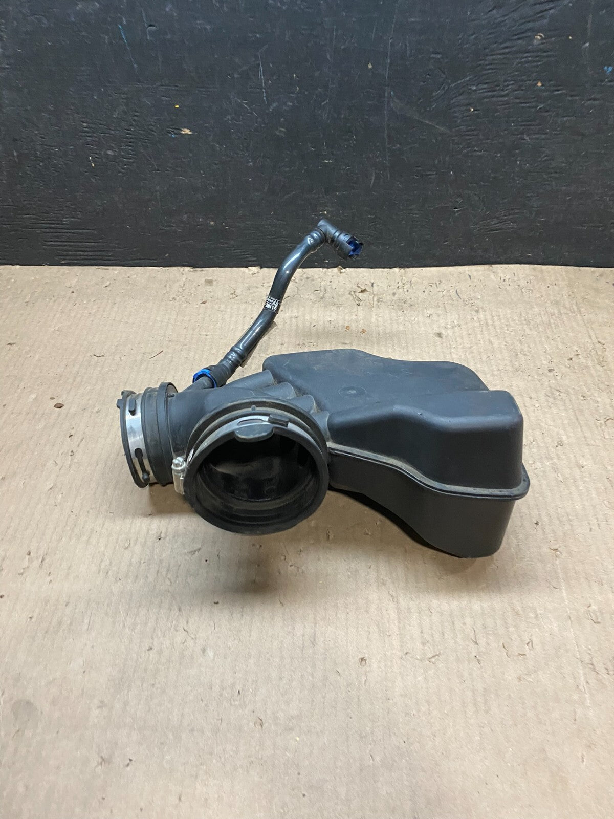 2020 to 2022 Ford Explorer OEM Air Right Intake Cleaner Inlet OEM j0666 DG11