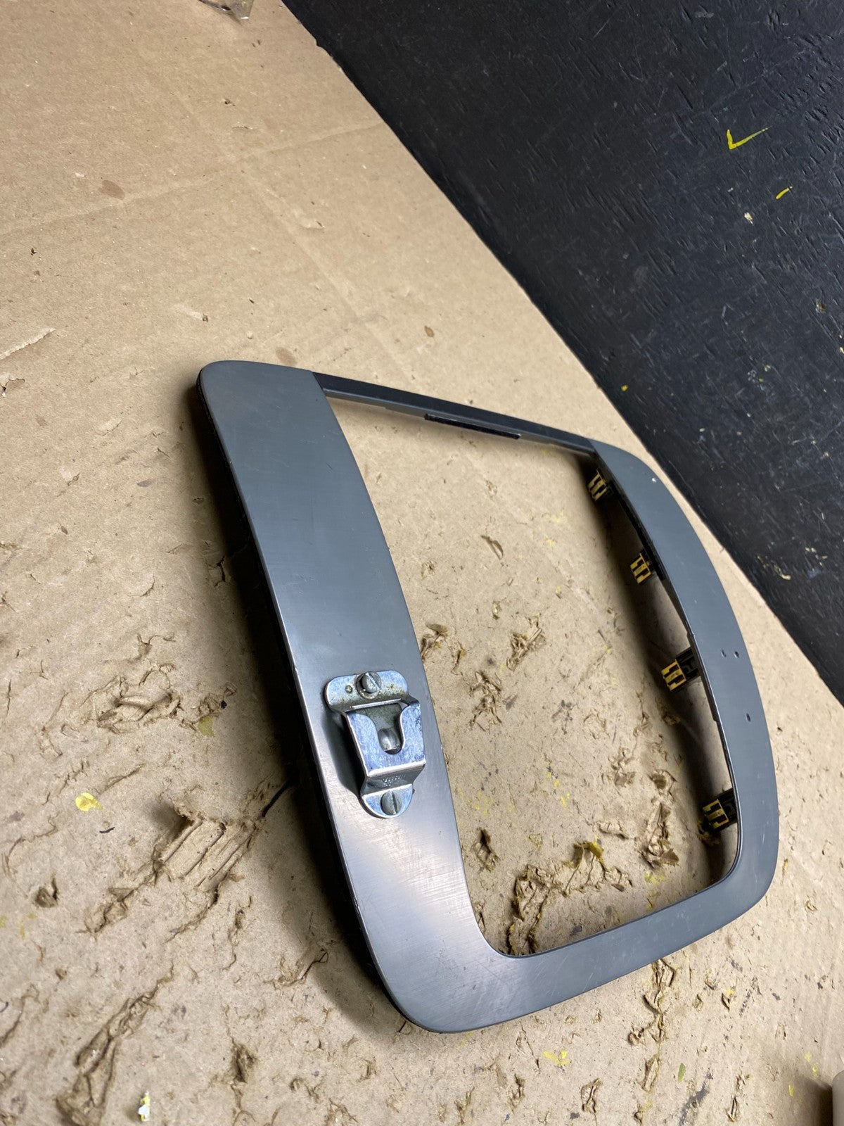 2007-2014 GMC Yukon Tahoe Center Dash Radio Bezel Pedal Traction Trim U5816 DG2