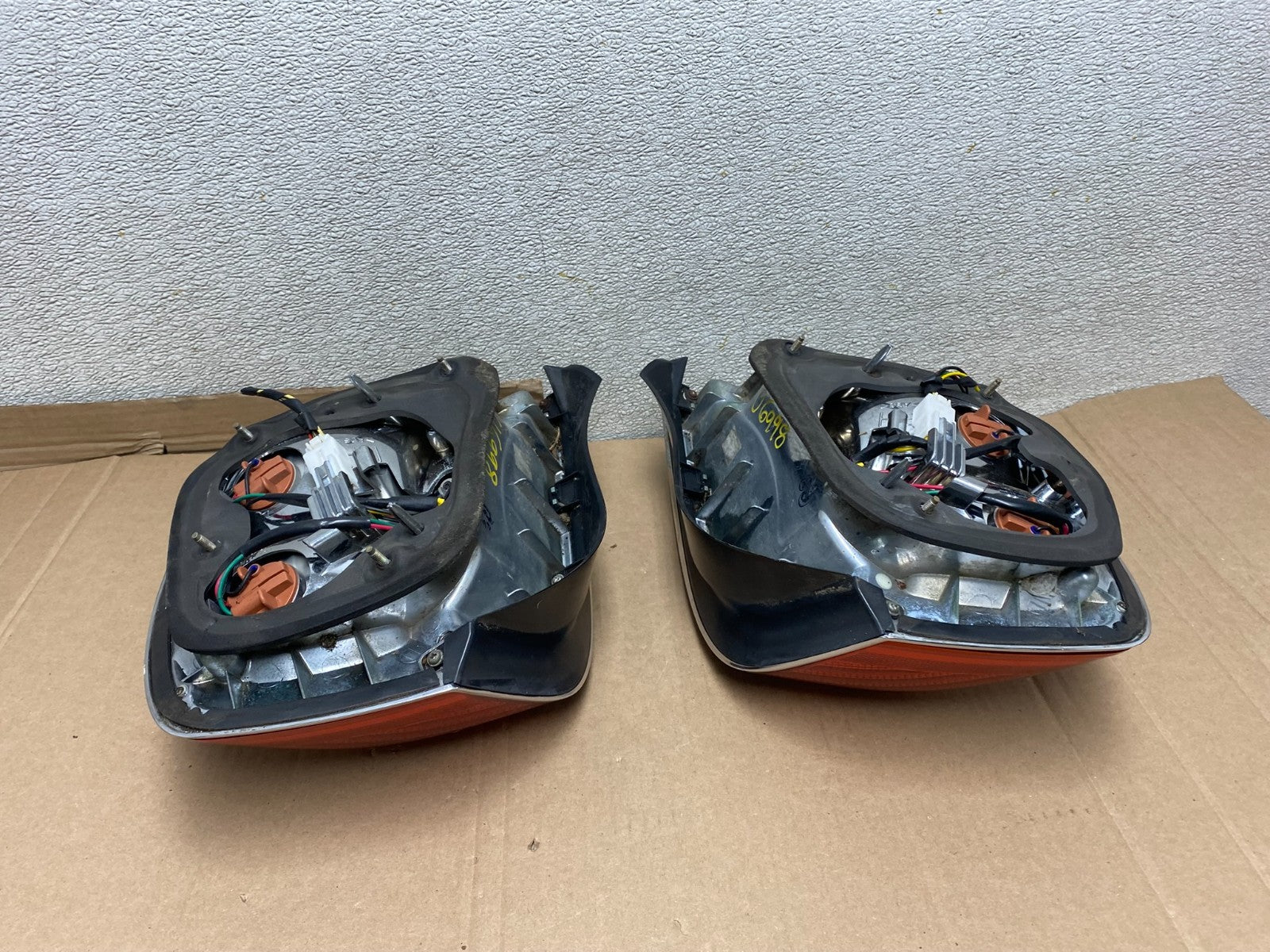 2004 2005 Hyundai XG350 XG Left+Right Tail Lights U6998 DW7