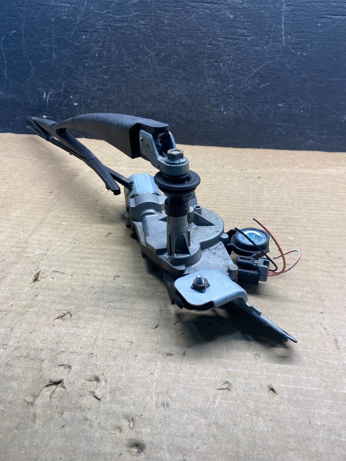 2004 to 2009 Mazda 3 Windshield Rear Wiper Motor ad9838 DG4