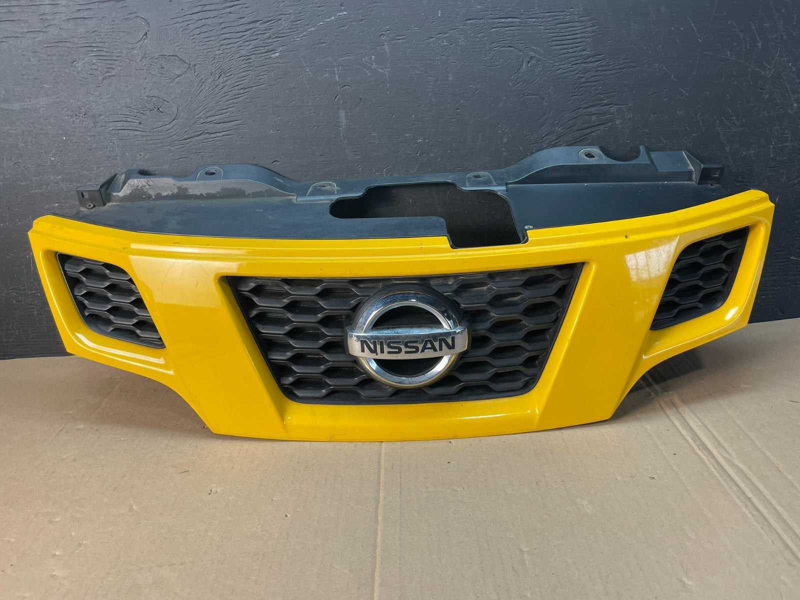 2013 to 2019 Nissan NV200 Front Upper Grill Grille AD8371 DG0