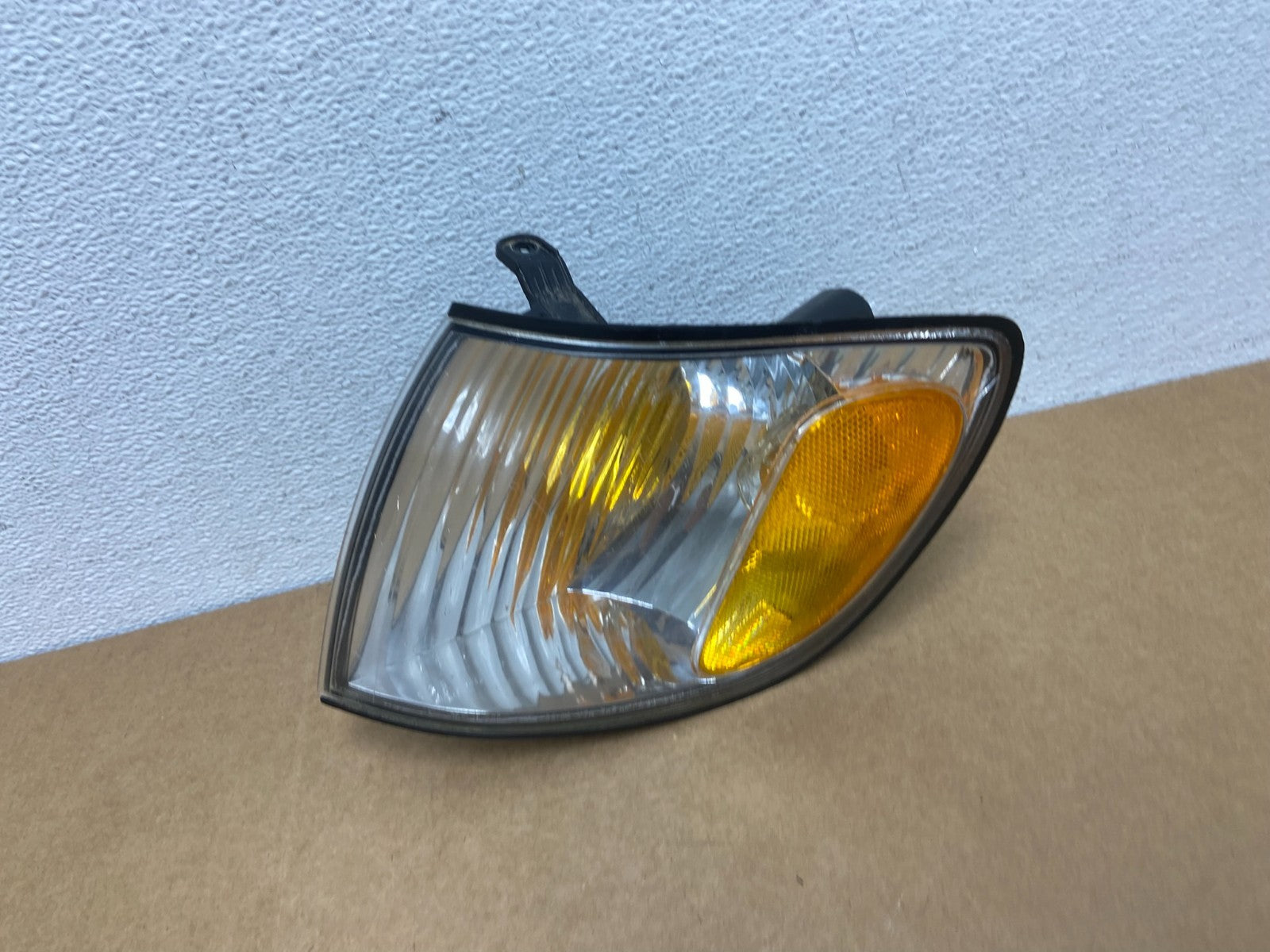 2001 to 2003 Toyota Sienna Turn Signal Left Driver LH Lamp AC1701 DW0