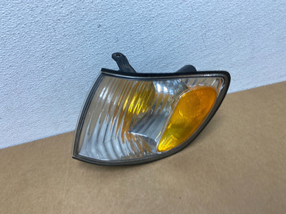 2001 to 2003 Toyota Sienna Turn Signal Left Driver LH Lamp AC1701 DW0