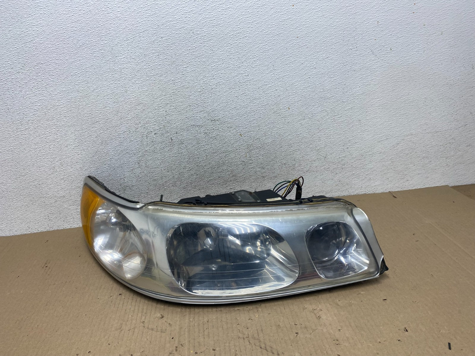 1999-2001 Lincoln & Town Car Right Passenger RH Headlight Halogen AE9589 DW0