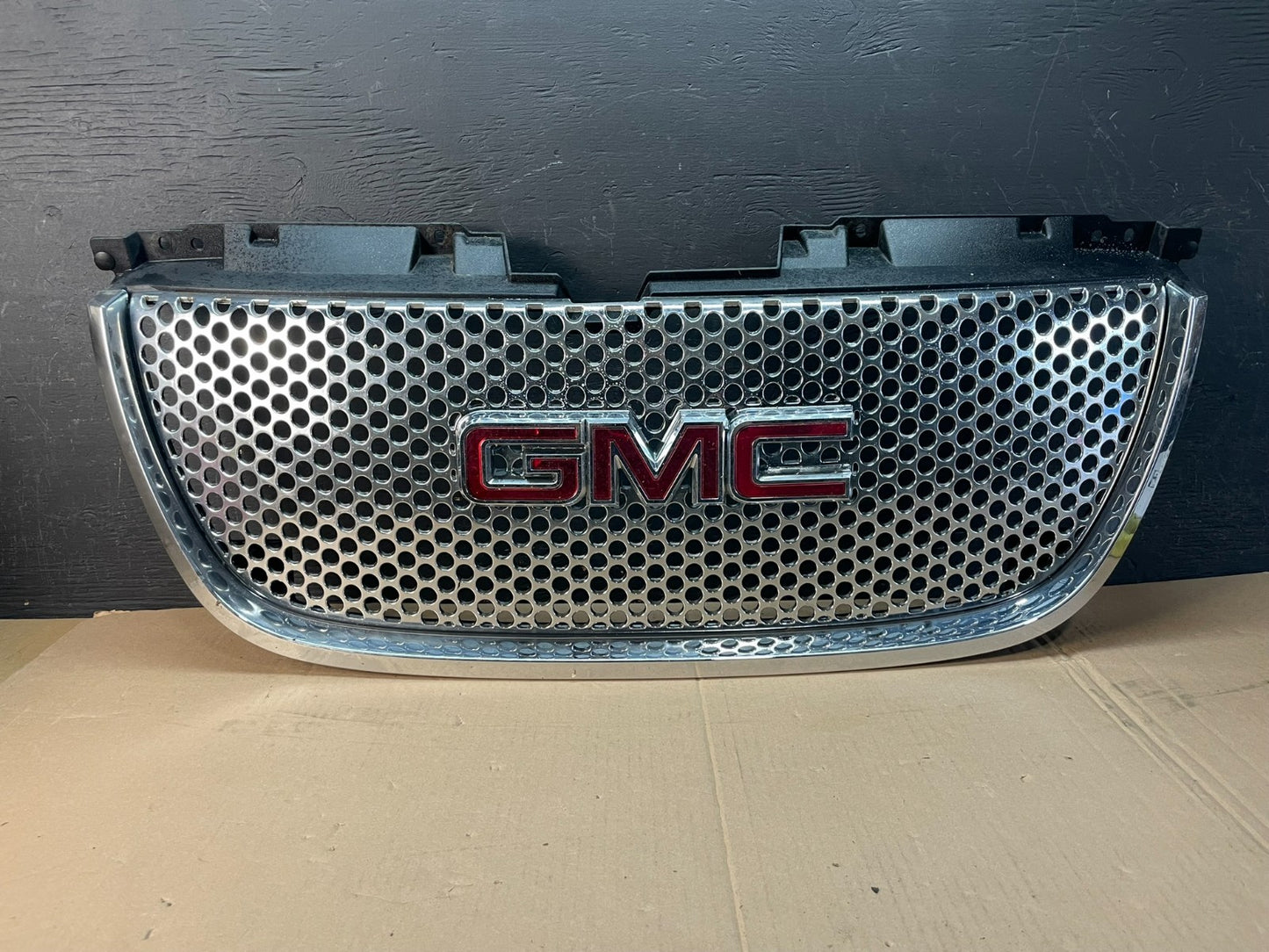 2007 to 2014 GMC Yukon Denali Front Upper Grille Grill AD8391 DG0