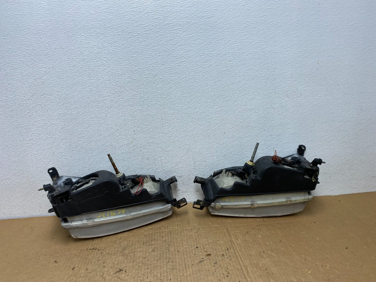 1992 1993 1994 Toyota Camry Left+Right Halogen Headlights AC8170 DW8