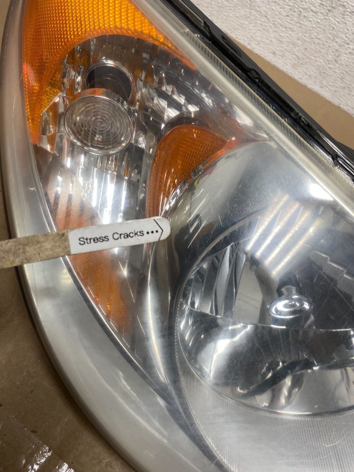 2007 2008 2009 2010 Hyundai Elantra Right Passenger Side Headlight AE6740 DW4