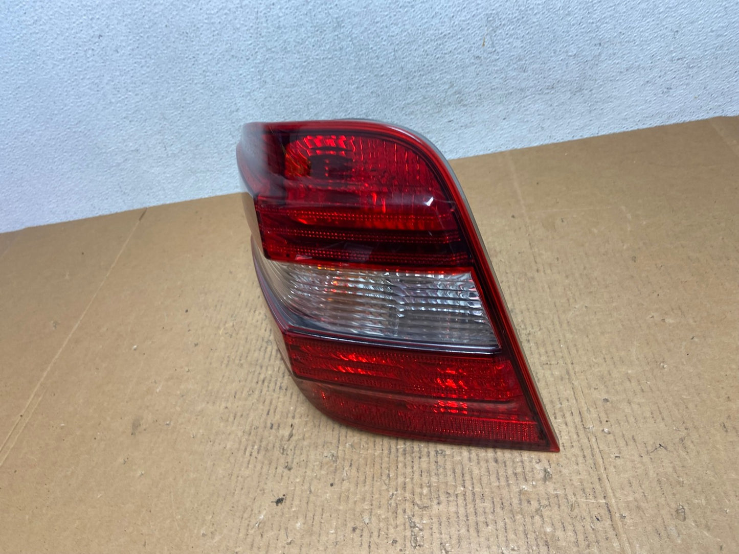2009 to 2011 Mercedes ML350 ML-Class Left Driver Side LH Tail Light AE0614 LK1