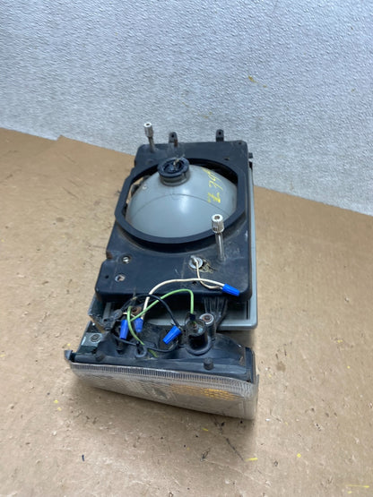 1990 to 1993 Volvo 240 Driver Left Side Headlight Z79939