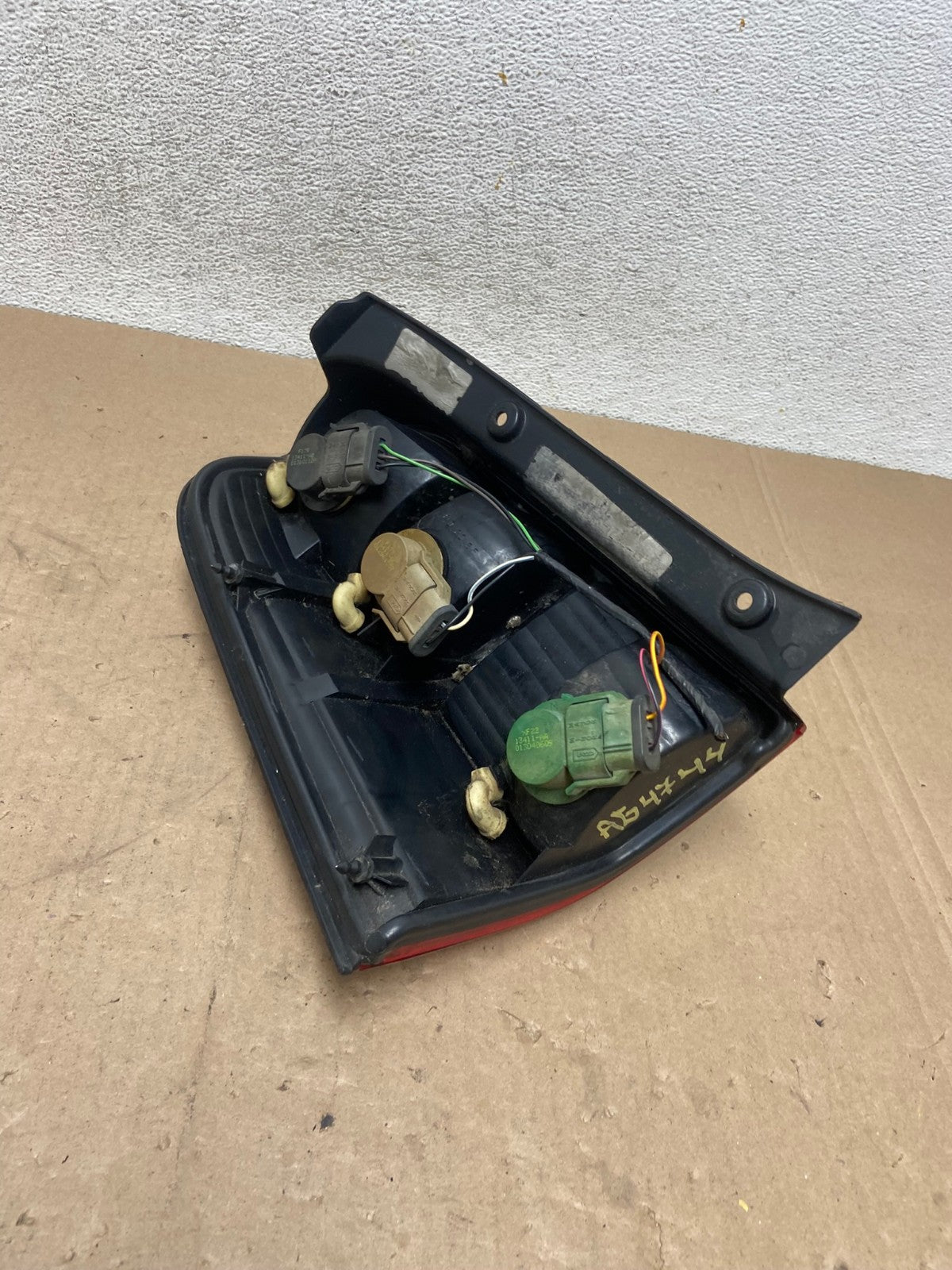 2001 to 2007 Ford Escape Right Passenger RH Side Tail Light AG4744 LK5