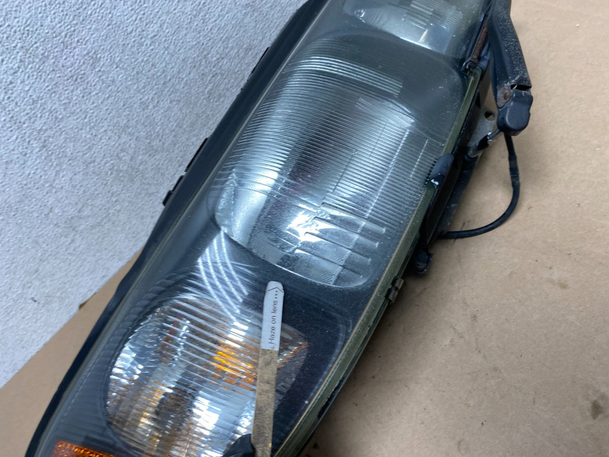 2001 to 2004 Volvo S60 Right Passenger Side Headlight Halogen AG4524 DW3