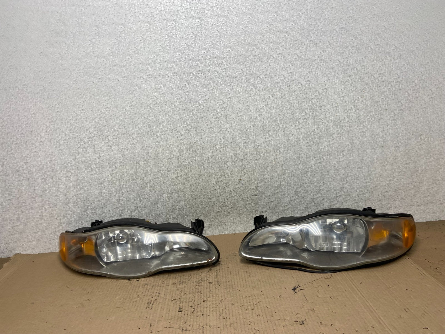 2000 to 2005 Chevrolet Monte Carlo Left+Right Side Set Headlights AF6018 DG0