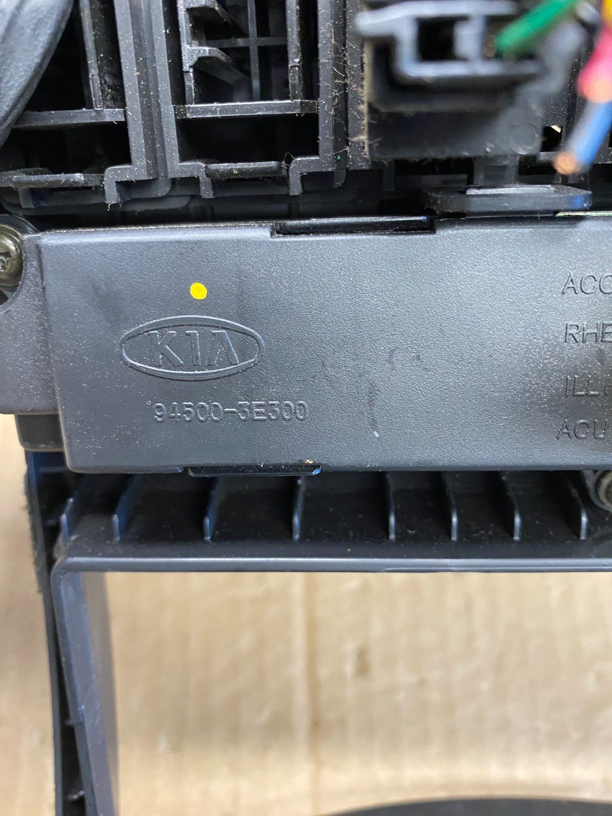 2003-2006 Kia Sorento Front Dash Radio Wiper Defrost Bezel Trim ac9371 DG5