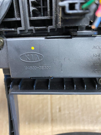 2003-2006 Kia Sorento Front Dash Radio Wiper Defrost Bezel Trim ac9371 DG5