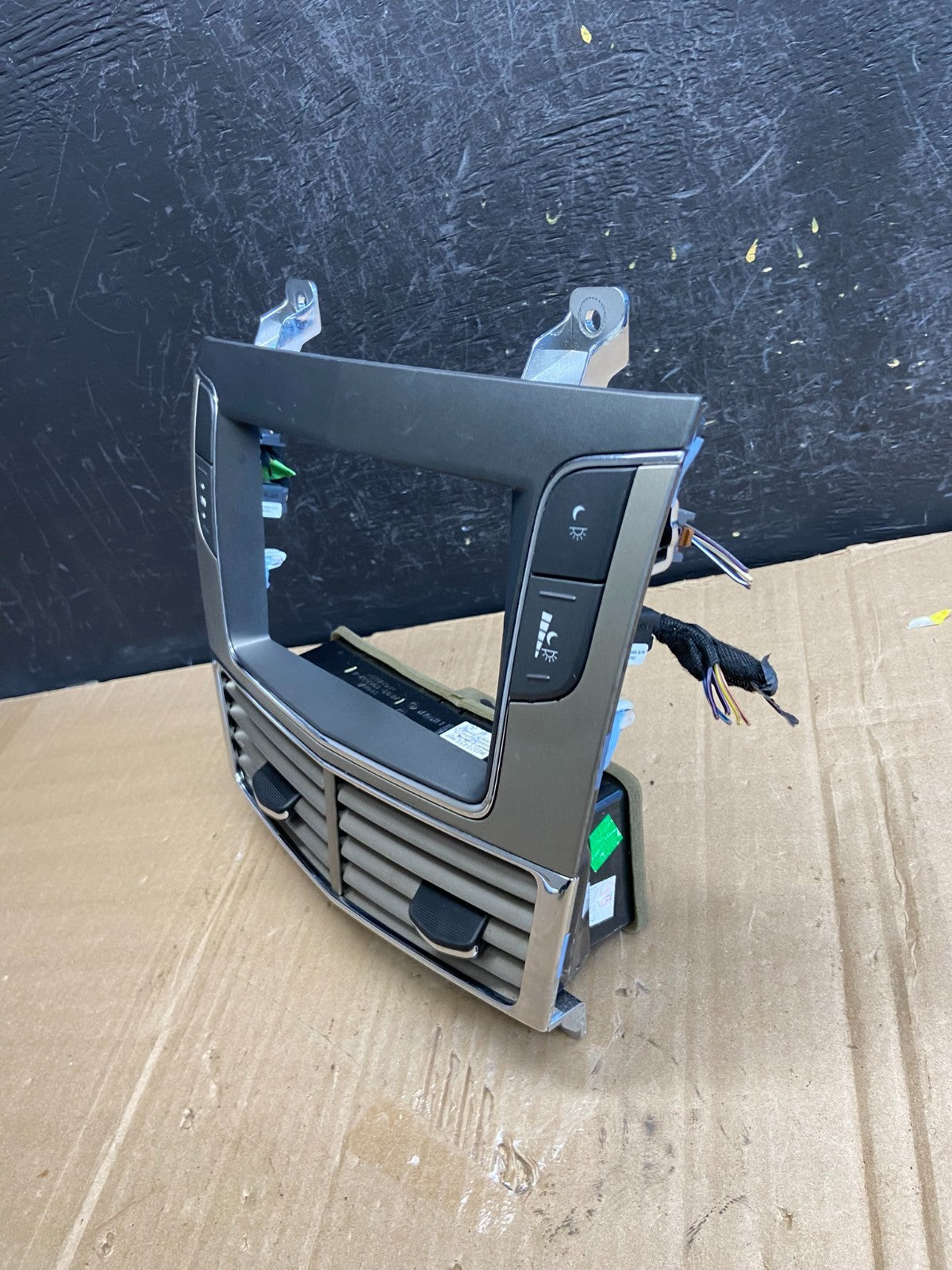 2010 - 2012 Lincoln Mkt Center Dash Gps Radio Bezel Panel Air Vent ad7243 DG2