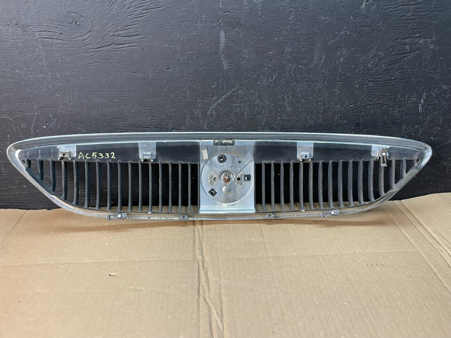2000 to 2003 Mercury Sable Front Upper Grille Grill ac5332 DG3