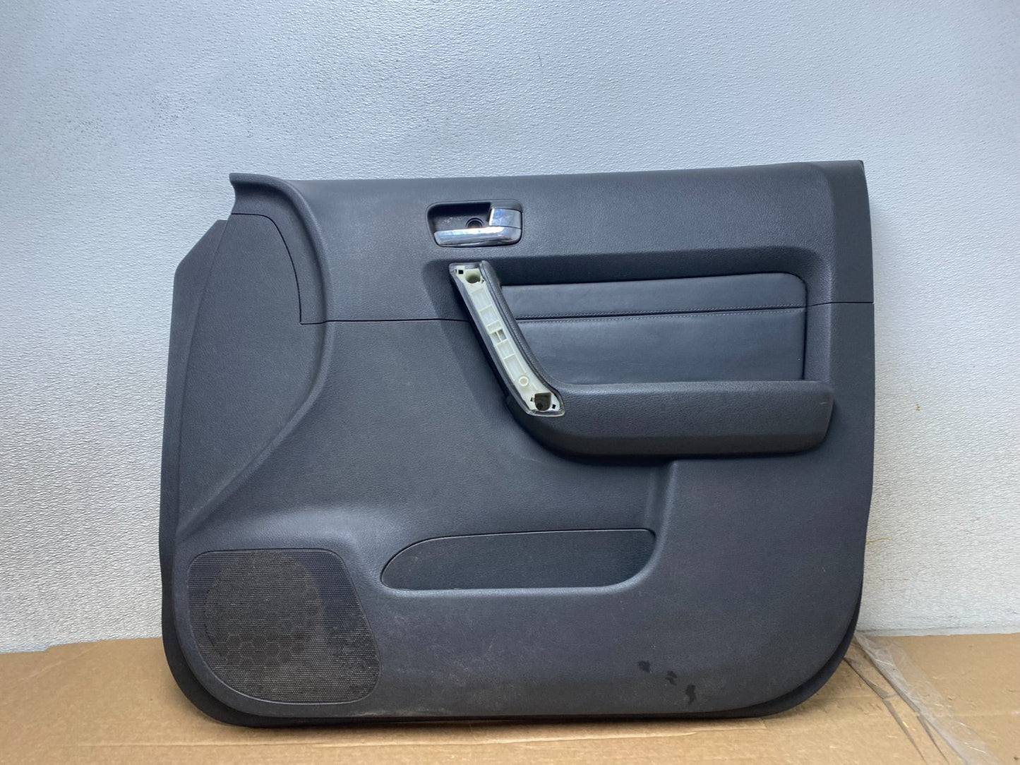 2006 to 2010 Hummer H3 Front Right Passenger Interior Door Panel OEM Z1280 DG0