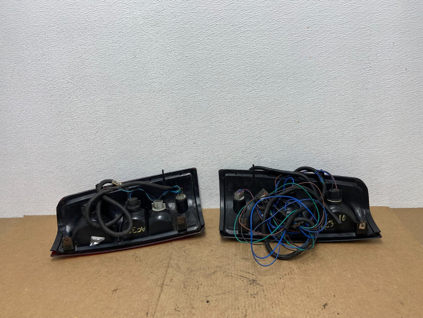 2003-2006 Chevrolet Silverado Left + Right Side Tail lights OEM AC3510 DW7