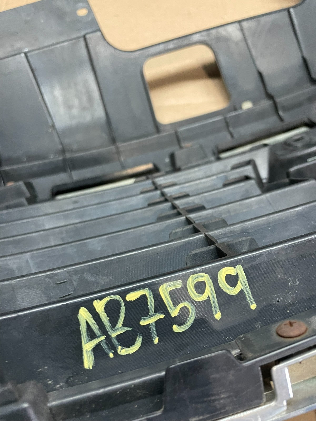 2011 to 2017 Nissan Quest Front Upper Grill Grille OEM ab7599 DG9