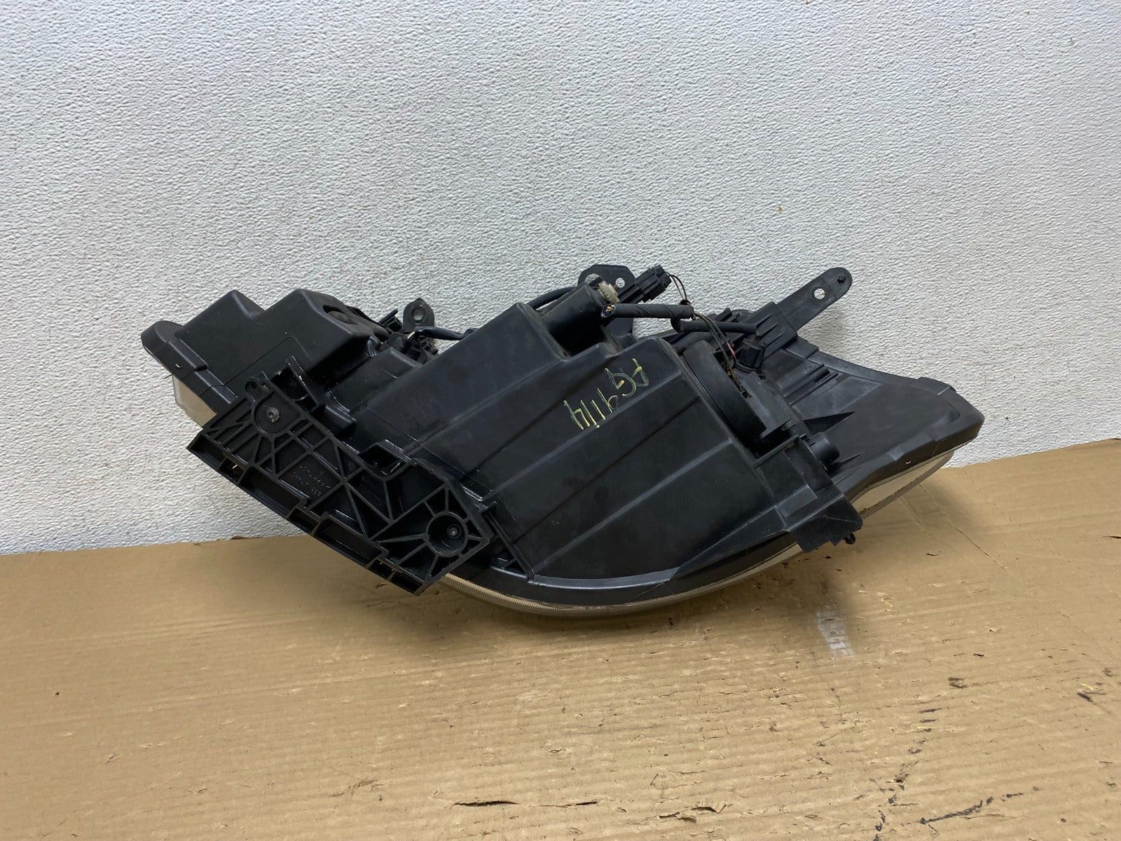 2008 to 2012 Nissan Versa Headlight Right Passenger Rh Side AG9114 DW7