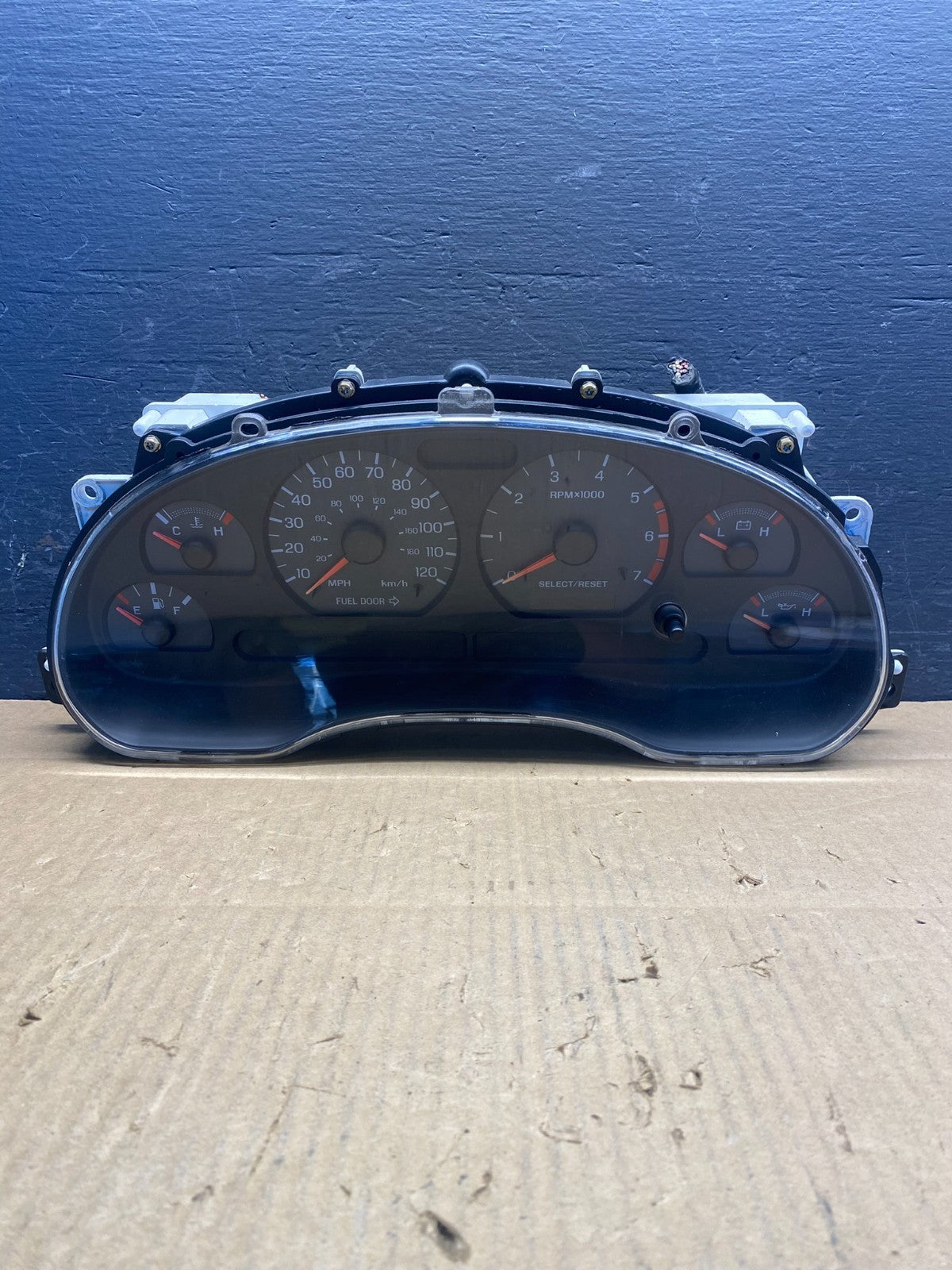 1999 to 2004 Ford Mustang Gauge Cluster Speedometer ad1599 DG0