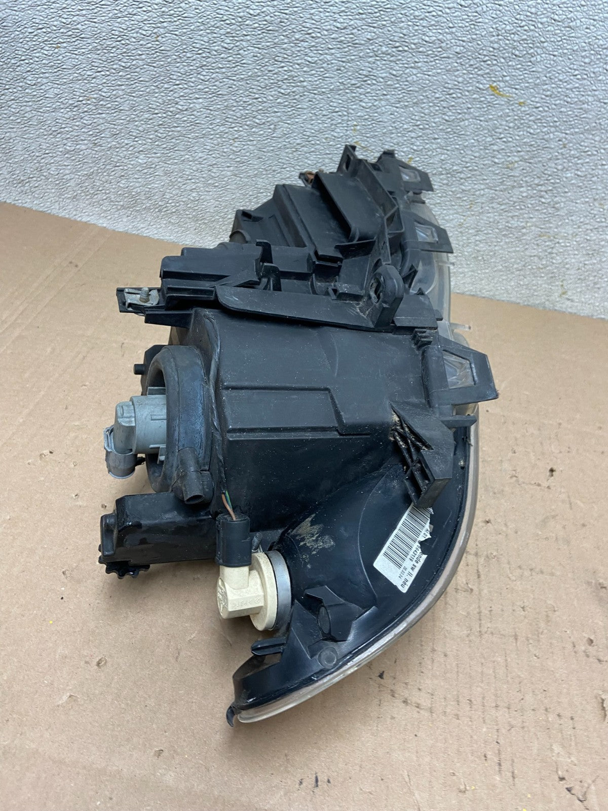 2002 to 2005 BMW 3 E46 Sedan Left Driver Halogen OEM Headlight X928311