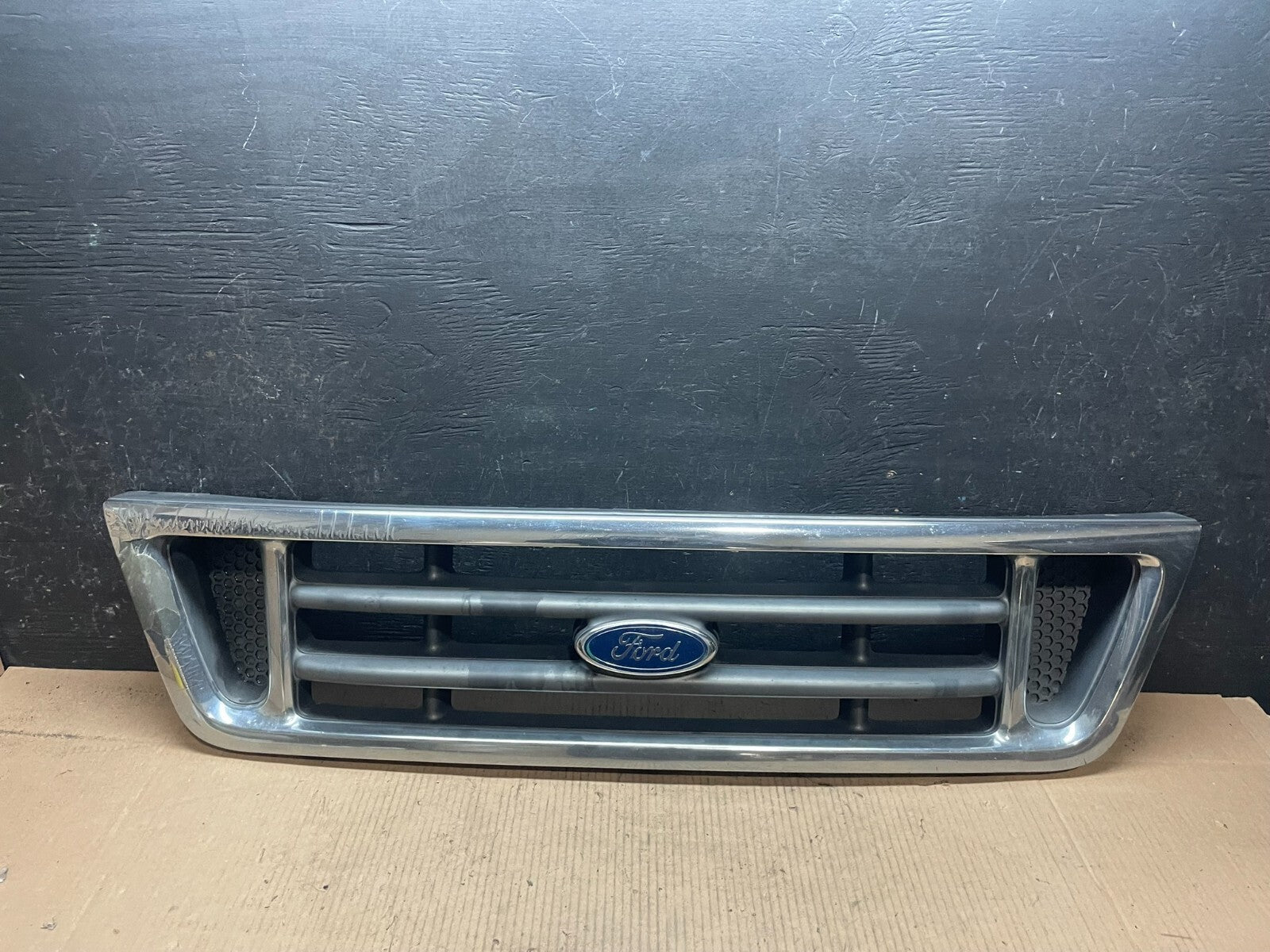 2003 to 2007 Ford Econoline E150 Front Grille Grille J6988 OEM DG0
