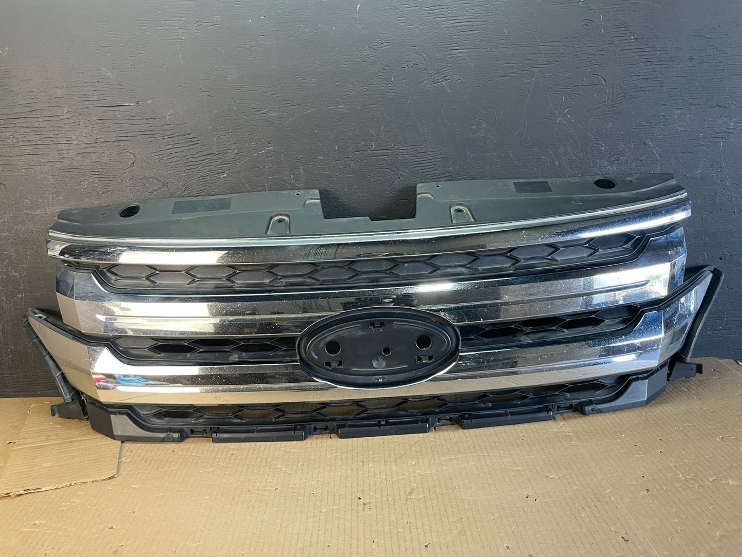 2011 2012 2013 Ford Edge Front Upper Chrome Grille Grill Aftermarket AE3707 DG0