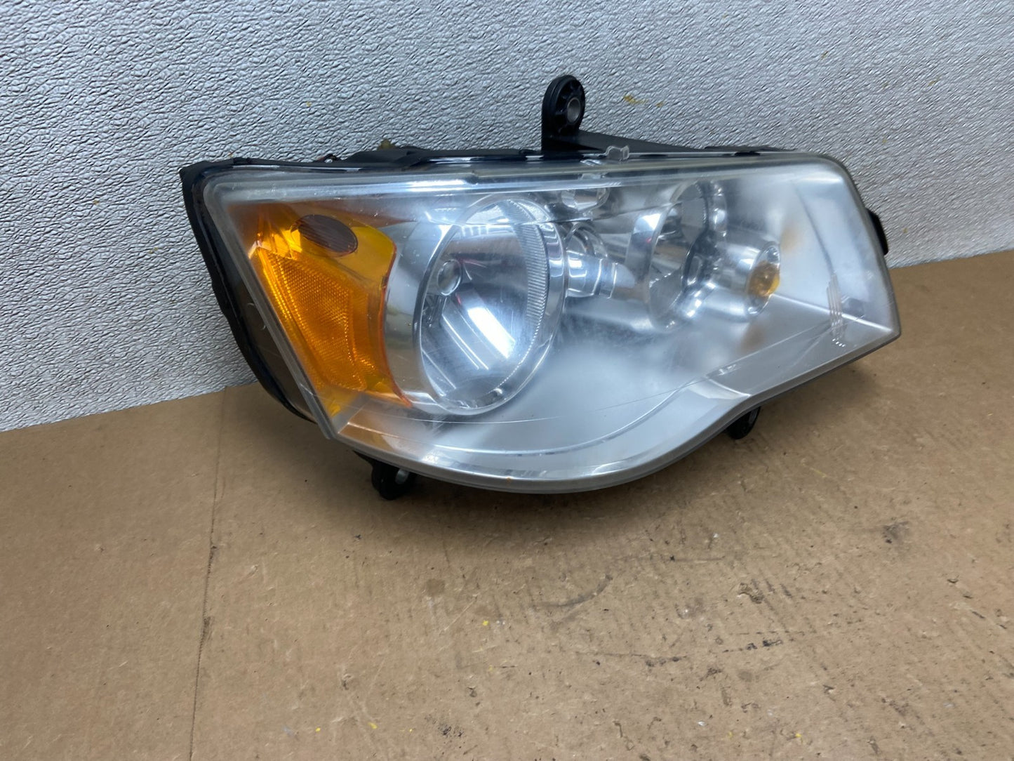2011 to 2016 Chrysler Town and Country Right Passenger Headlight Z7691 PS2