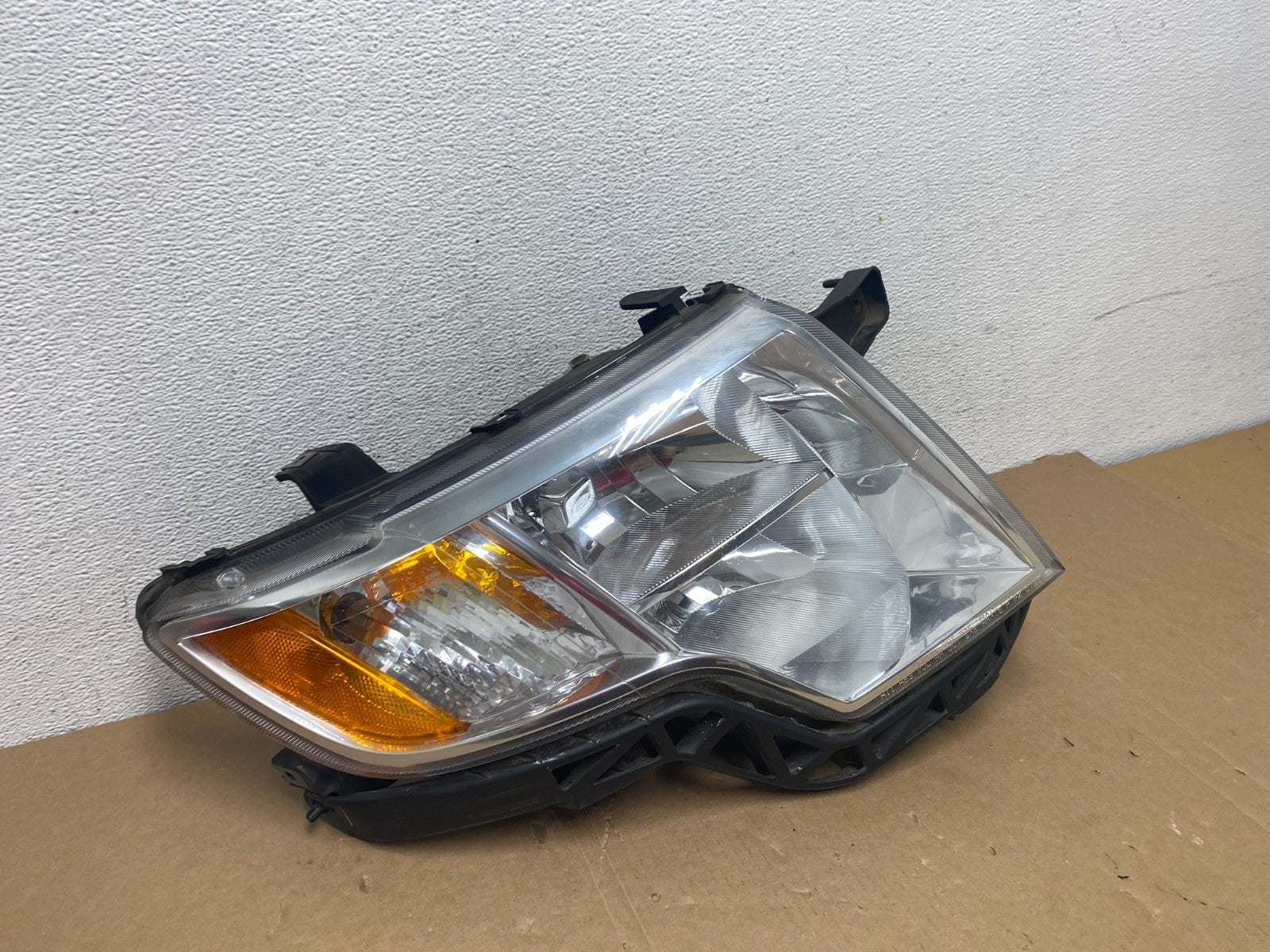 2007 to 2010 Ford Edge Right Passenger RH Halogen Headlight AD7883 DW2