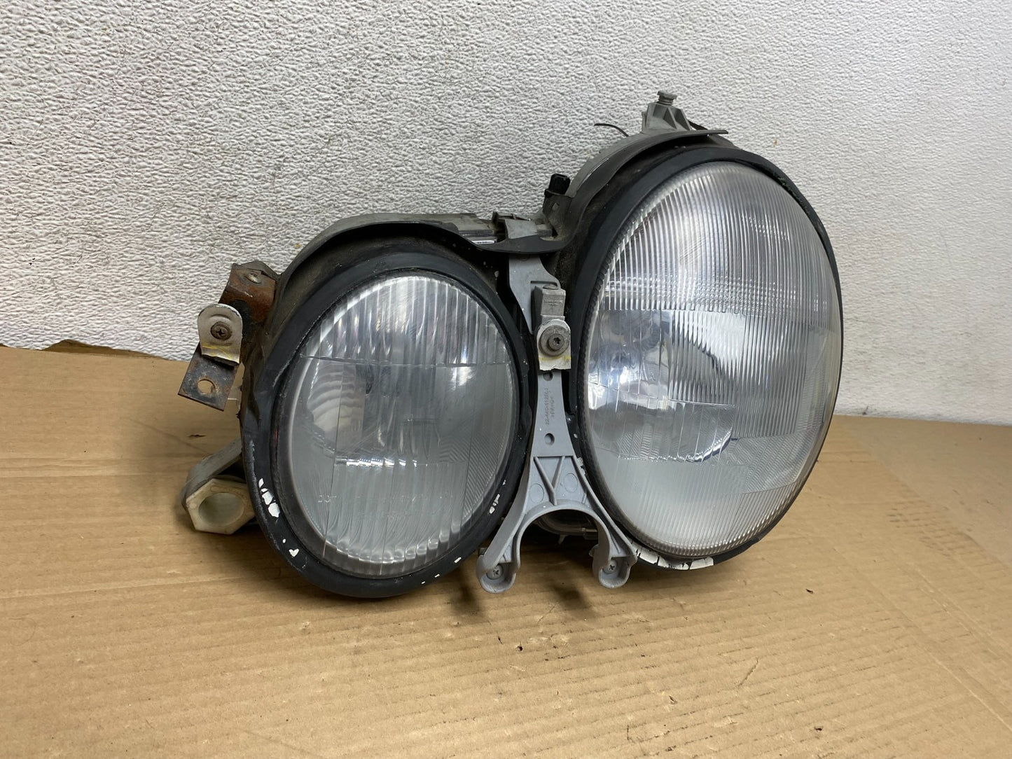 2000-2002 Mercedes E E320 E430 Left Driver LH Halogen Headlight DEPO AG8921 DW1