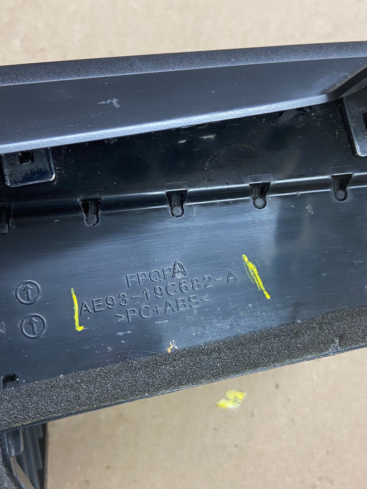2013 - 2017 Lincoln Mkt Center Dash Gps Radio Bezel Panel Air Vent OEM T9129 DG5