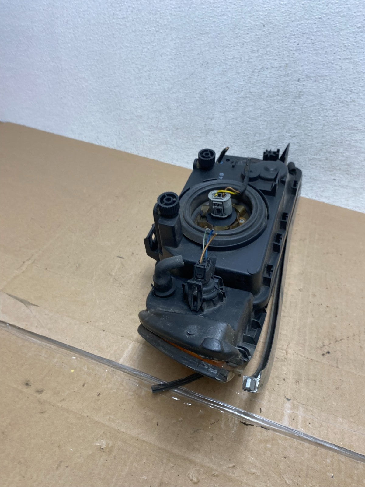 1997 - 2000 BMW E39 5 Series Headlight Left Driver Halogen AE6755 DW8