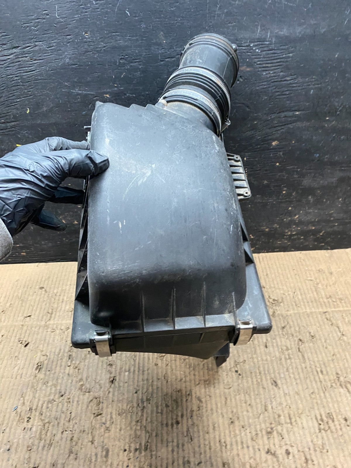 2002 to 2008 BMW 7 E65 E66 750Li 750i Right Side Air Cleaner Intake Box T9791 DG1