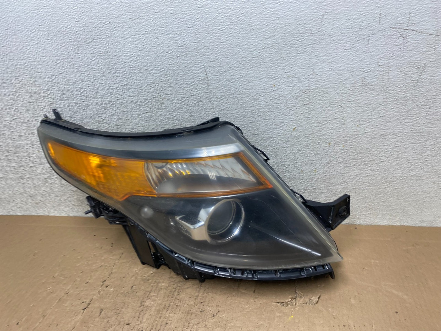 2011 to 2015 Ford Explorer Police Right Passenger Halogen Headlight Oem S0974 DW1