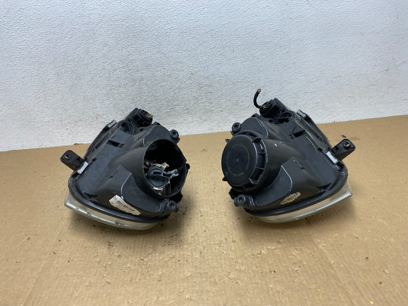2005 to 2010 Volkswagen Jetta Left+Right Side Headlights Halogen AF9869 DW9