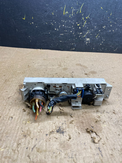 2001 - 2007 GMC Chevrolet Express 1500 Climate Control A/C Z7424 DG3