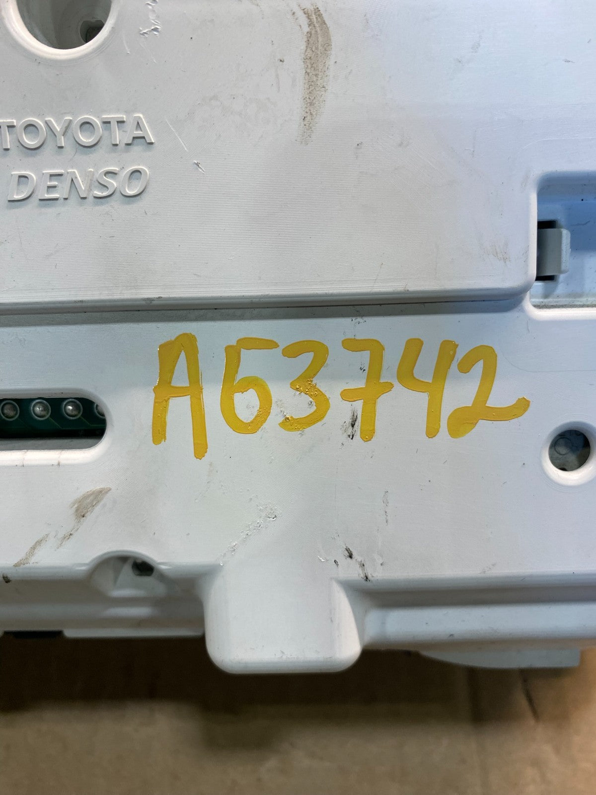 2008 2009 2010 Toyota Sienna Speedometer Cluster Gauge AG3742 DW7