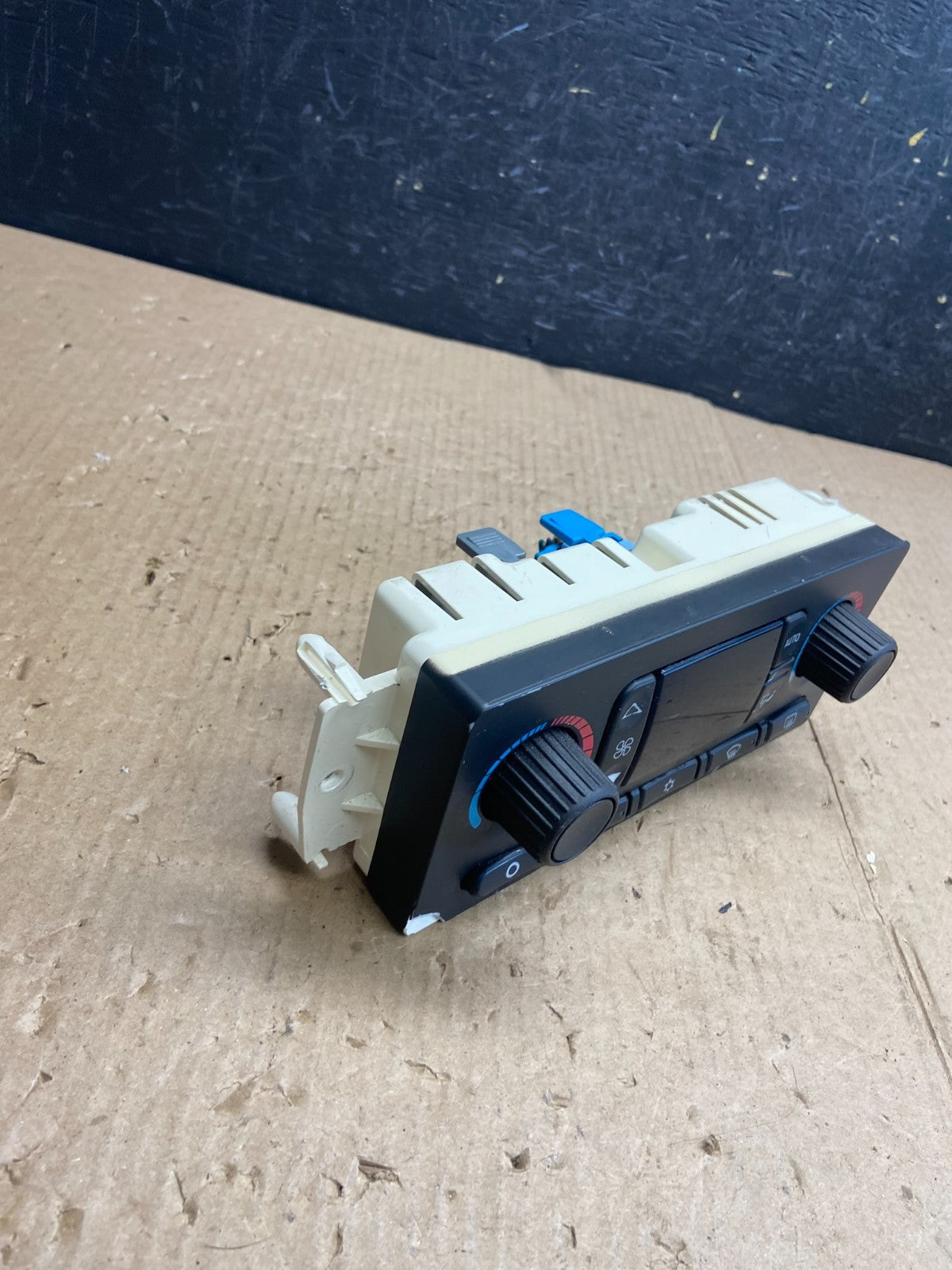 2003-2006 GMC Chevrolet Envoy Trailblazer Climate Control A/C Panel AE4000 DG3