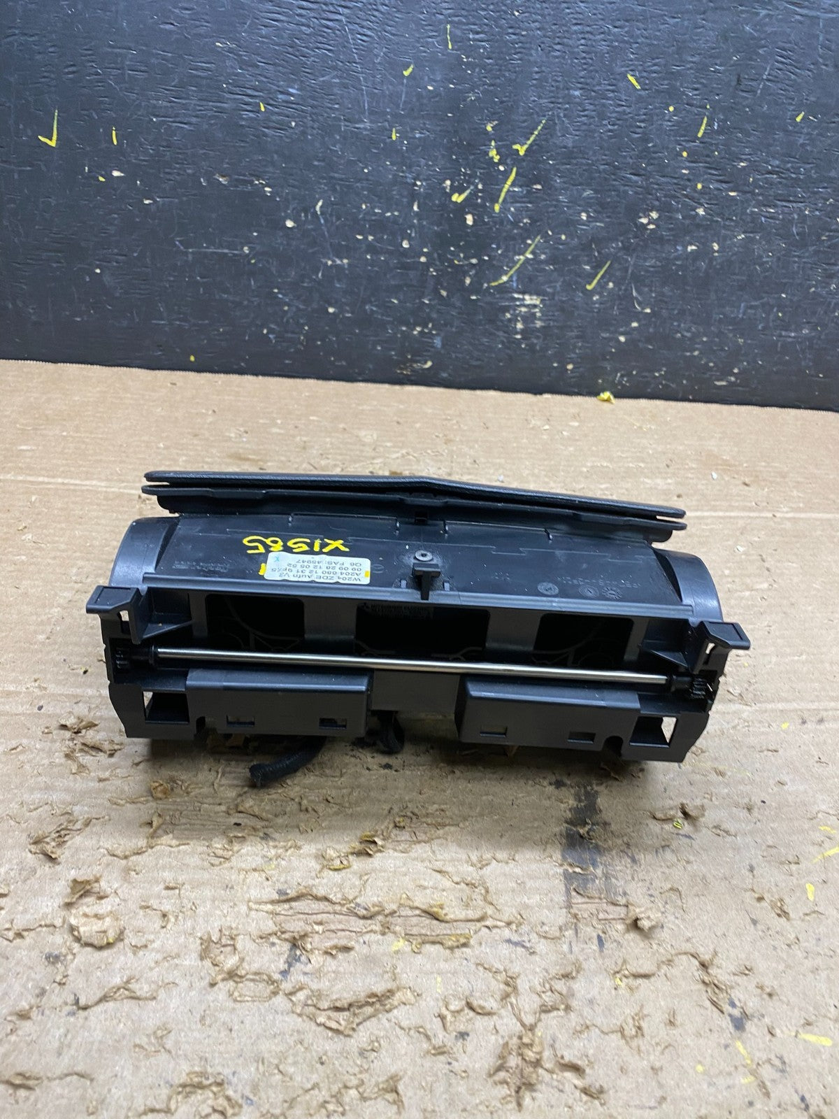 2008-2011 Mercedes W204 C300 Navigation Display Screen Monitor w/Cover X1585 DG5