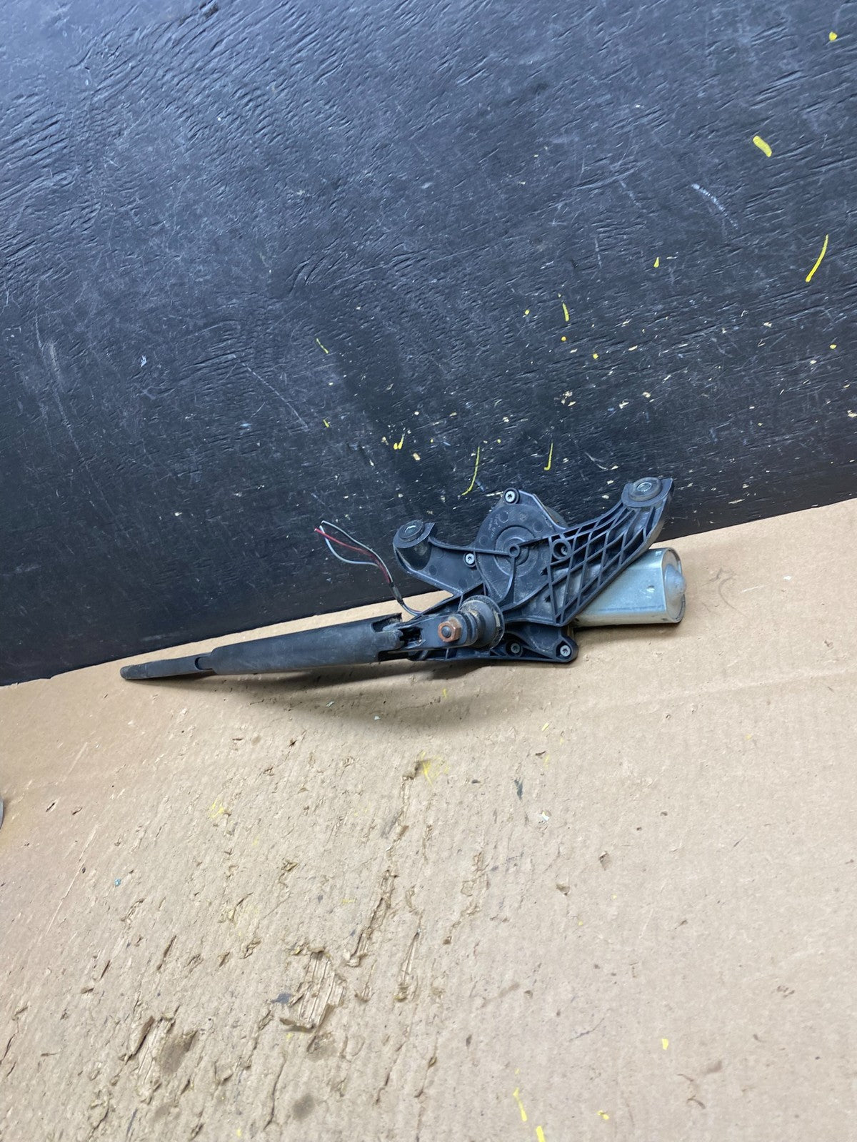 2011 to 2014 Ford Edge Licnoln MKX Rear Windshield Wiper Motor T8643 DG1