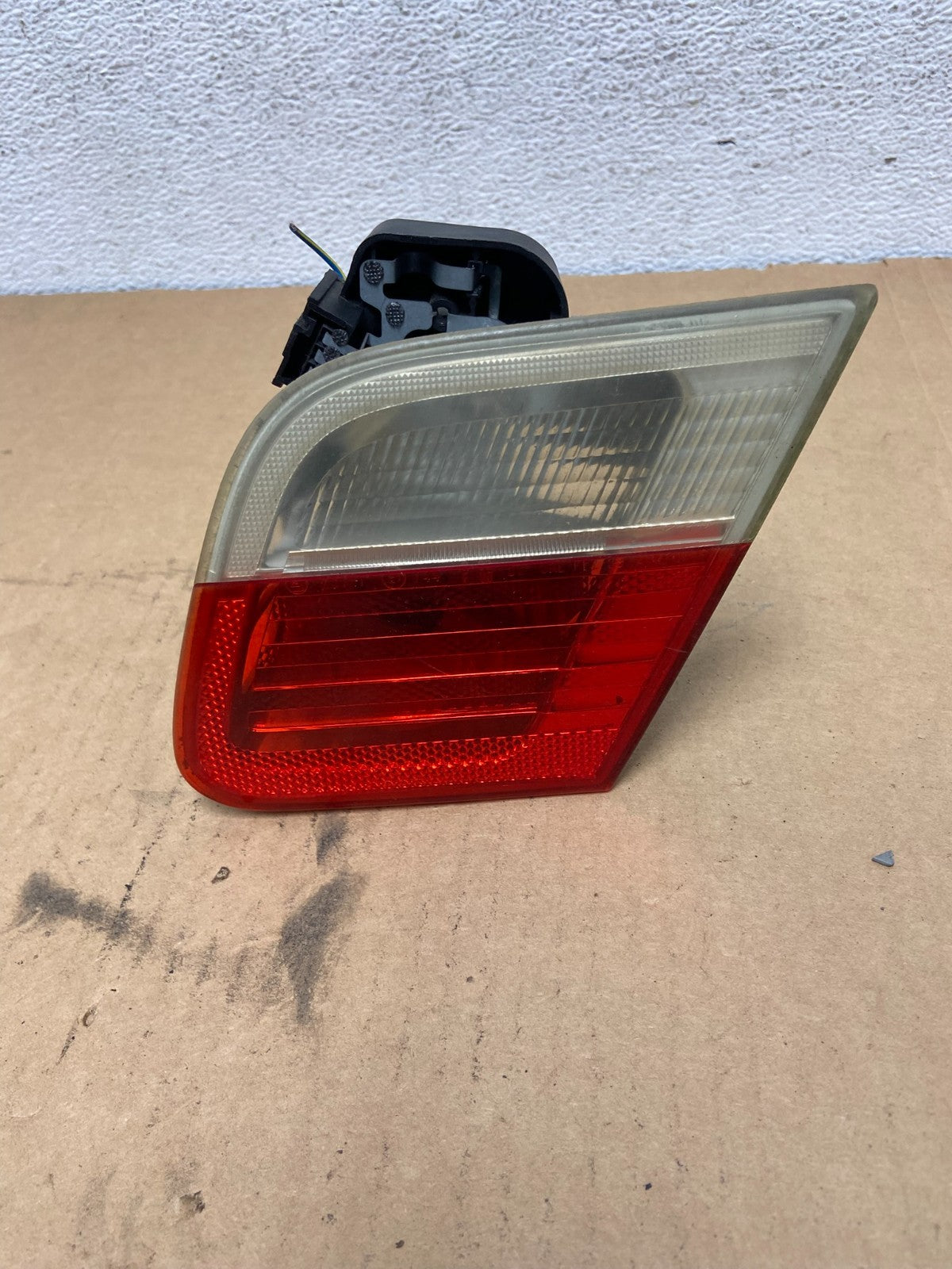 2002 - 2005 BMW 3 325i E46 Series Right Passenger Inner Tail Light AD2618 DW0