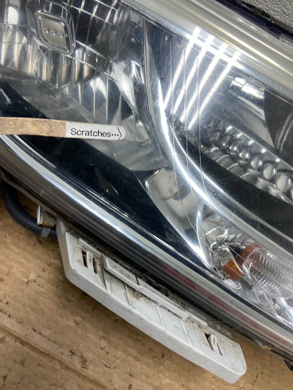 2013 to 2016 Nissan Pathfinder Right Passenger RH Side Headlight OEM AB5270 DW3