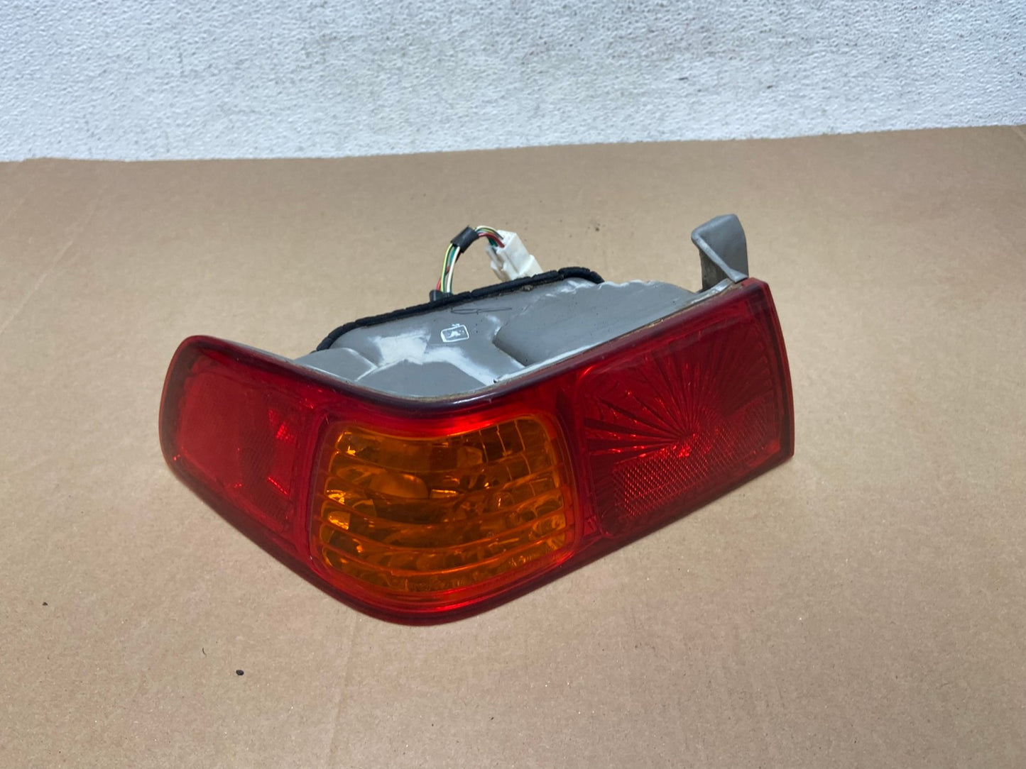 2000 to 2001 Toyota Camry Tail Light Left Driver Lh Side AD6387 LK0