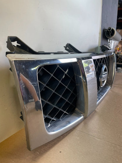2004 to 2007 Nissan Titan Armada Front Upper Grill Grille AG2943 DG2
