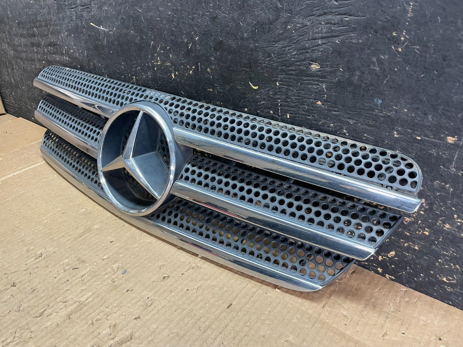 1998 to 2005 Mercedes-Benz ML320 Front Upper Grille Grill OEM ab3218 DG2