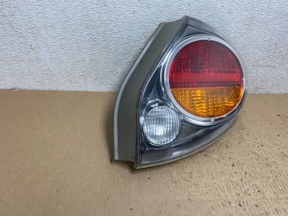 2002 2003 Nissan Maxima Right Passenger RH Side Tail Light L4455 DW2